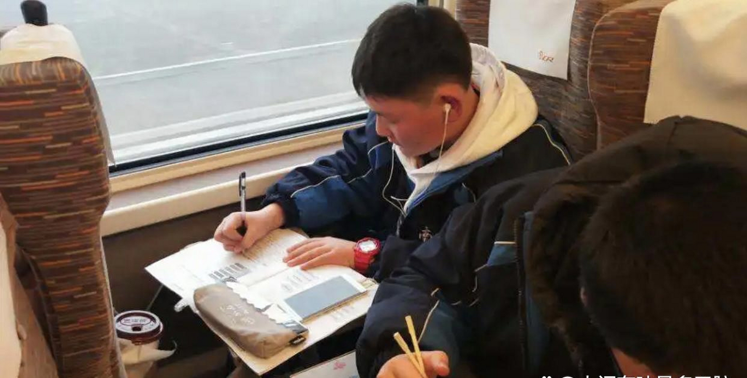 五一过后全中国的孩子都在赶作业