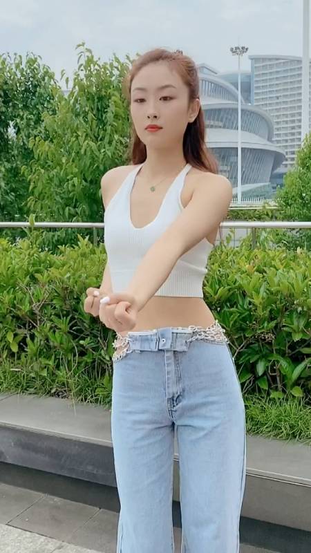 2022-08-21110黄会赢8578粉丝  关注高温天老公想出去赚钱,媳妇做满桌