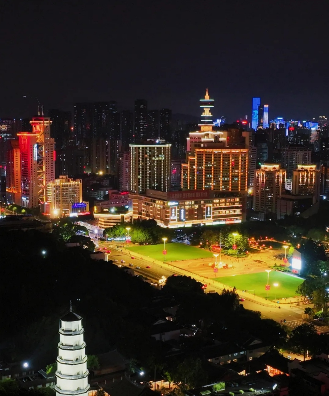 福州市对乌塔白塔进行照明调整:响应国家文物局,应急管理部新规