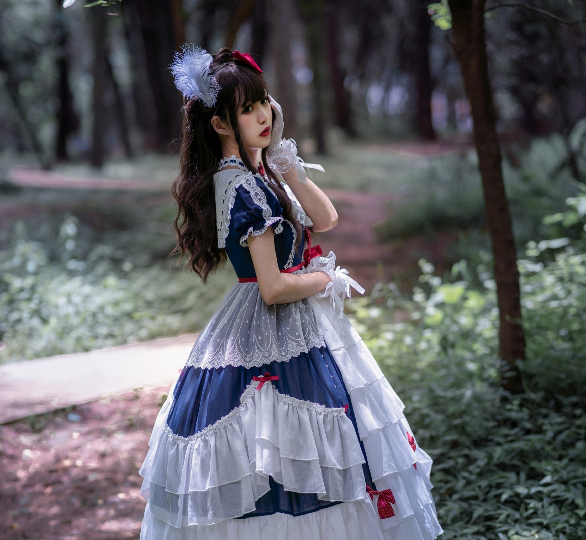 薄暮森林中的短袖洛丽塔小姐姐,遇见她,如春水印梨花