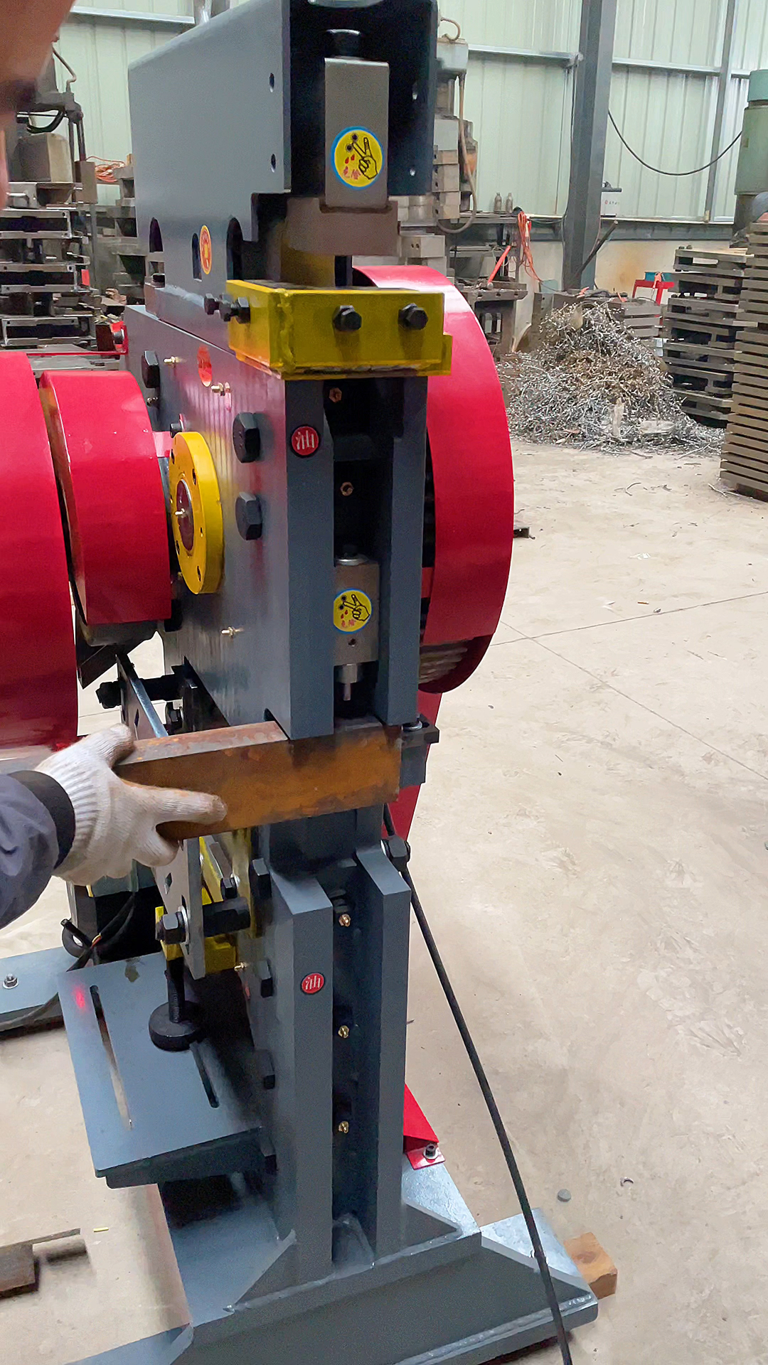 多功能联合冲剪机集合了切断冲孔切边剪角一机多用