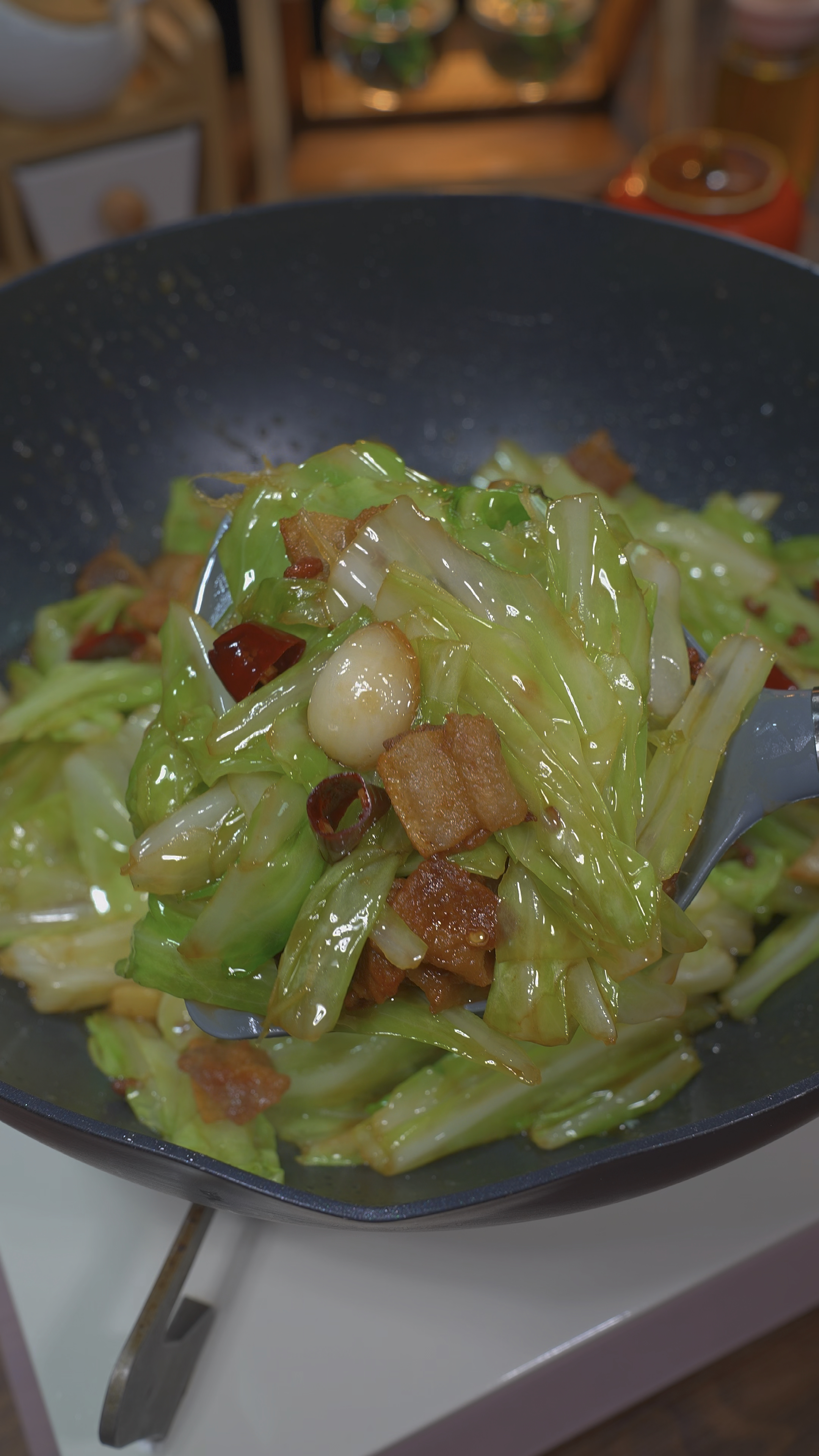 正宗家常版油渣莲白,简单好吃巨下饭-度小视