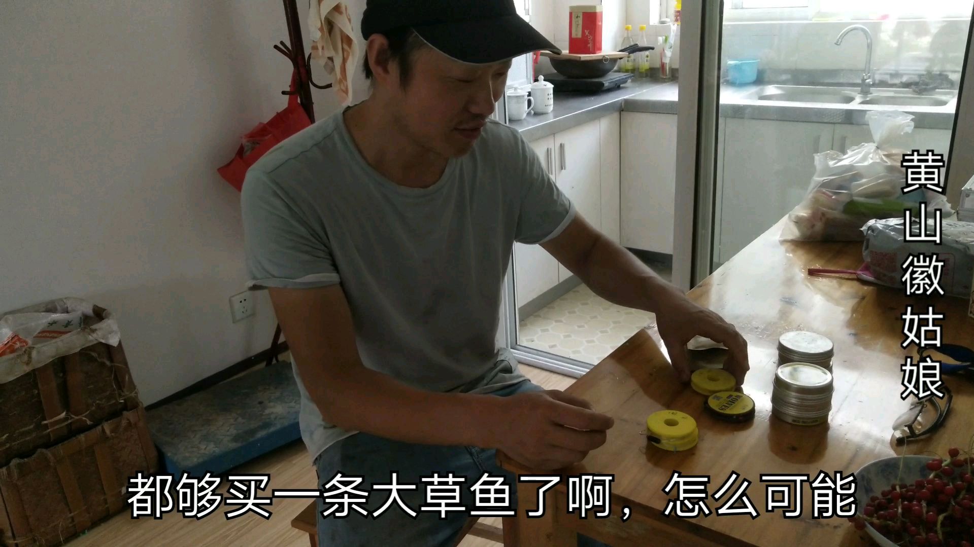 钓鱼新手经常跑鱼,这次他把鱼钩鱼线都升级了,你们看这样有用吗