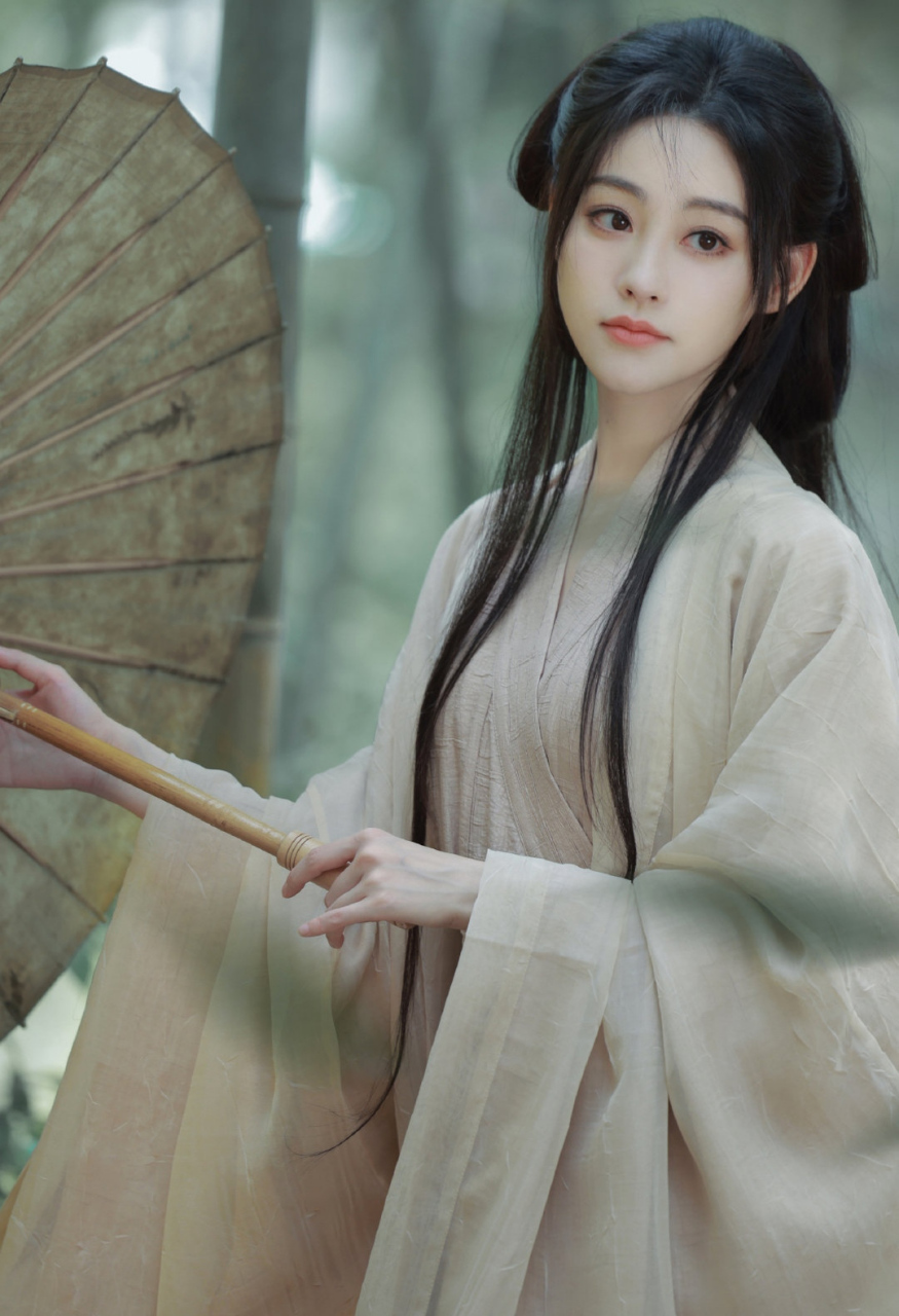 祝绪丹# 一袭白色古风裙,清纯可人,婀娜典雅,美人如画,笑颜如花