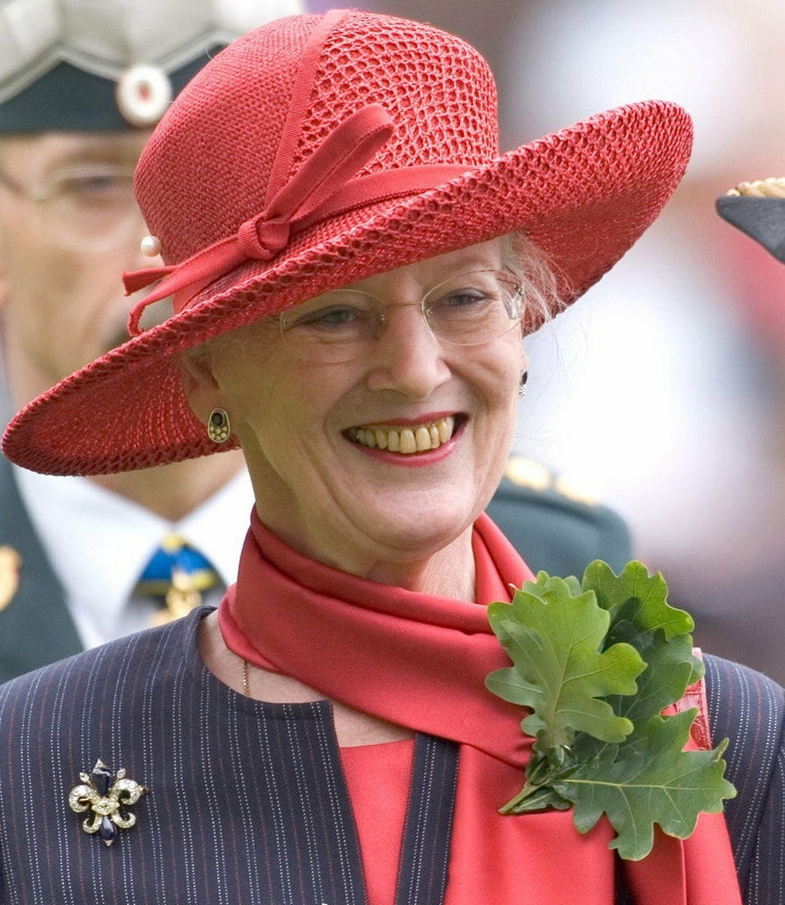 丹麦女王的"俏皮"帽子  玛格丽特二世也很喜欢戴帽子,她戴的帽子和英