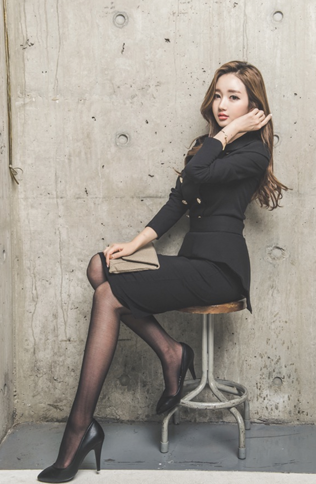 极品黑丝气质卷发职业装美女