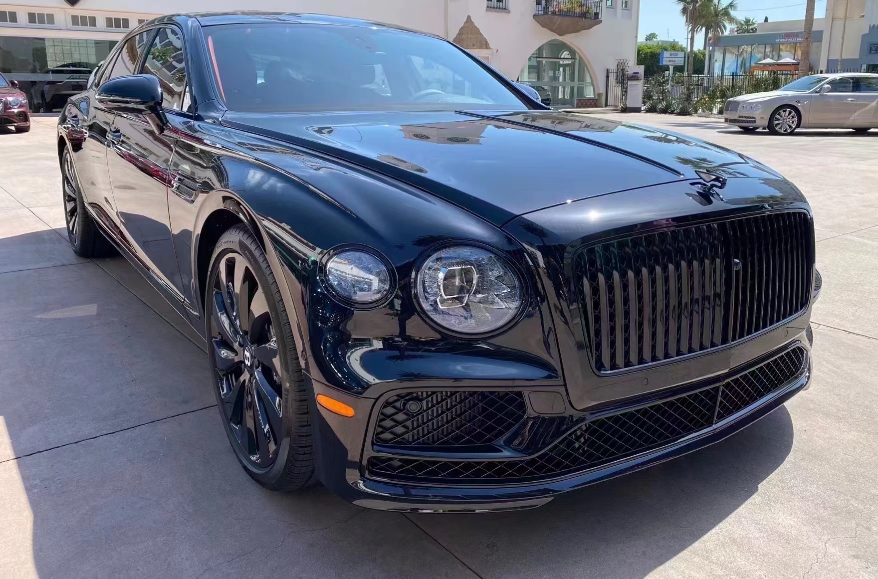 平行进口宾利飞驰黑武士现身天津港