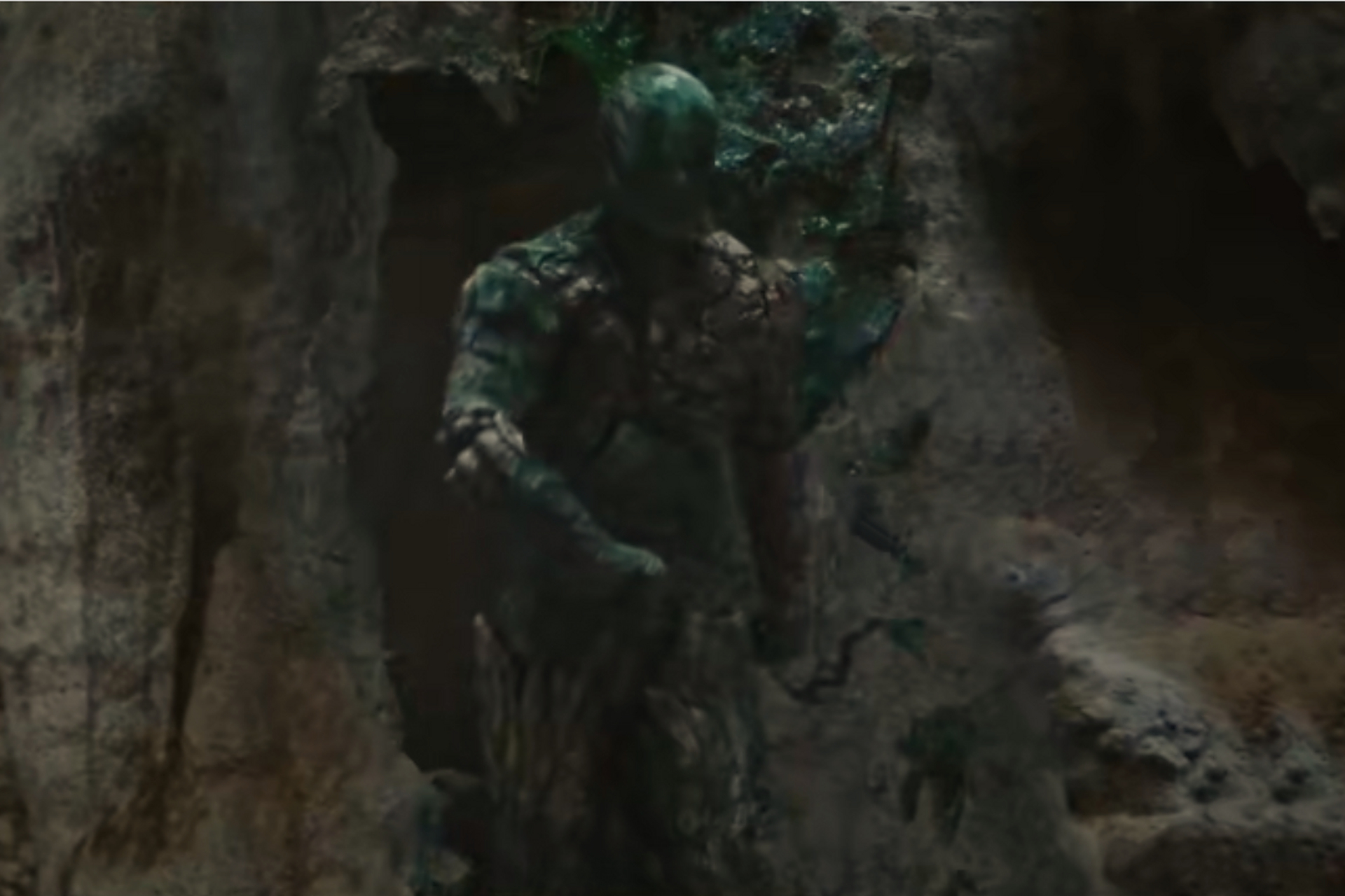 密洛陀是历代张起灵实验的失败品,因身上有妖异之气,会用铁佣封死在