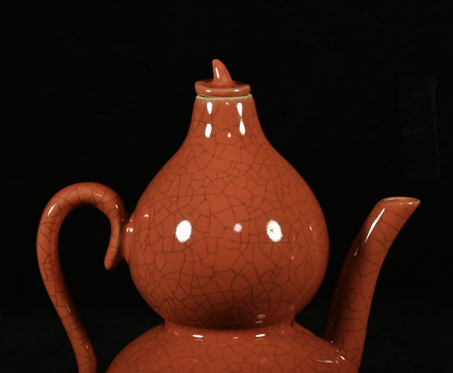 宋汝窑红釉青凉寺御制款葫芦壶,高16.5×13厘米