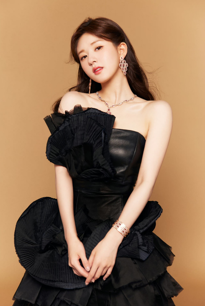 赵露思黑裙造型  #心随星动