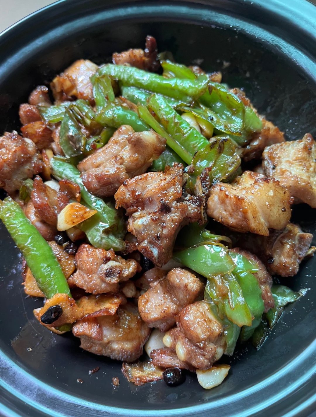 家常菜系列之青椒炒排骨,啃骨头真的太爽了