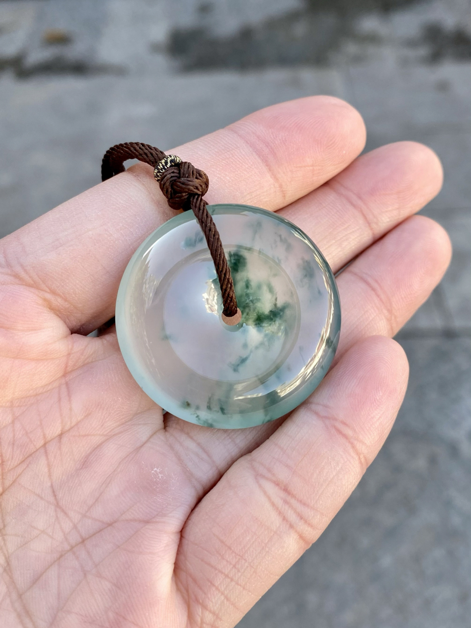 大放漏,急用钱出一款高冰阳绿翡翠平安扣,寓意:平平安安,步步高升