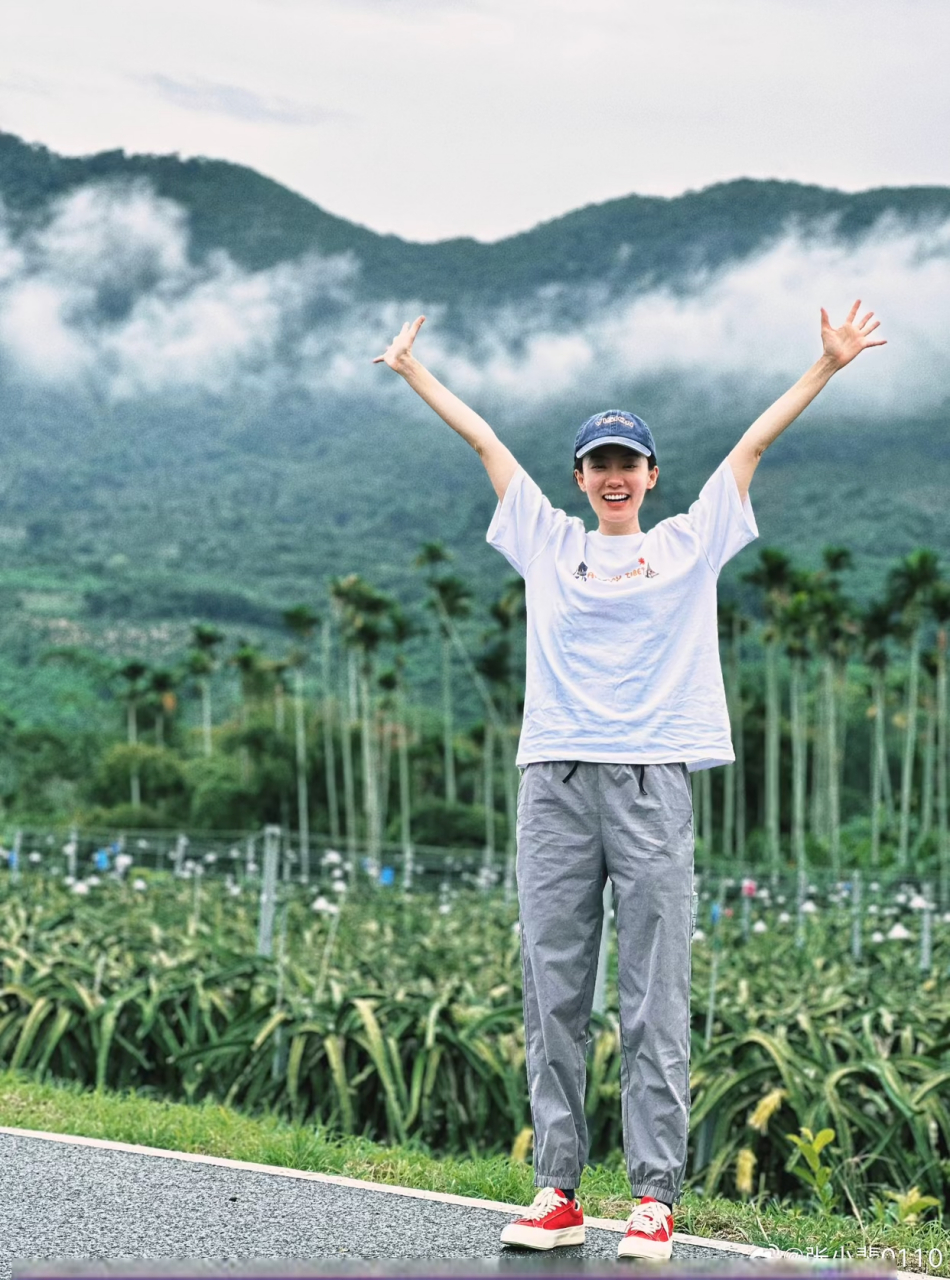张小斐这几张照片真好看!风景优美人也美.