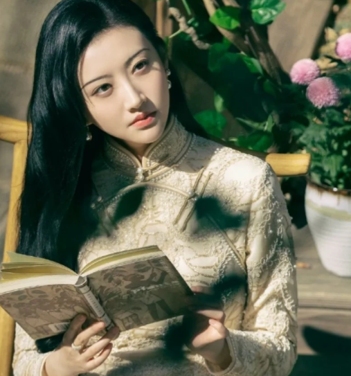 司藤沈银灯和陈婉是一个人吗