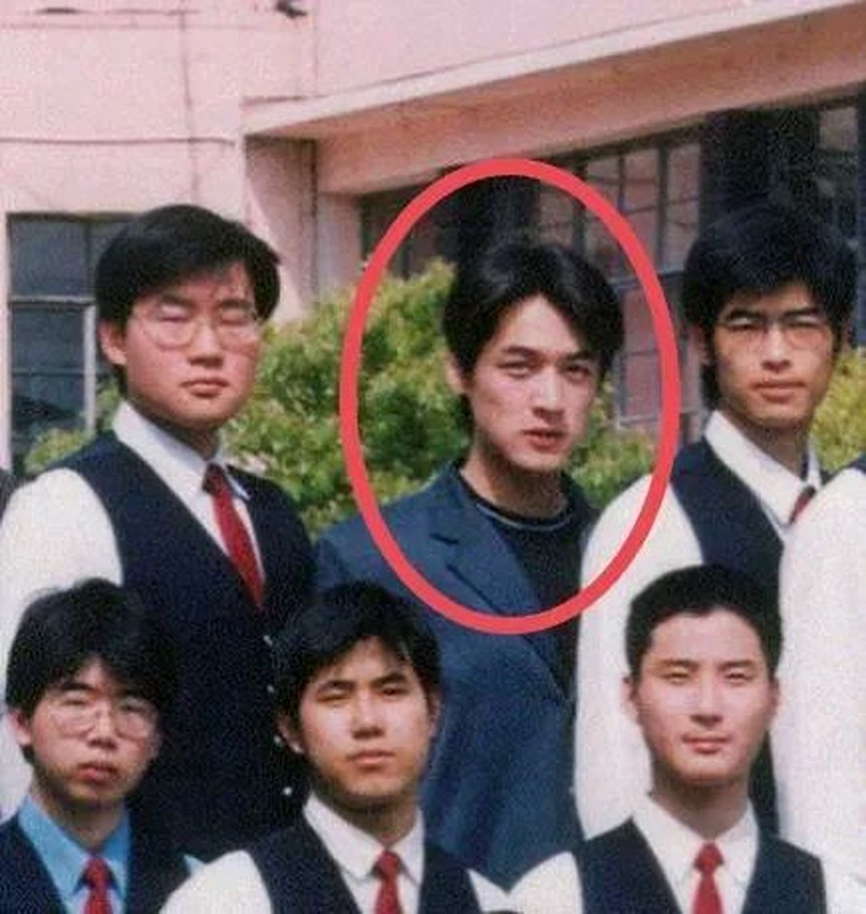 胡歌小时候的颜值就是非常优越的,成为大明星是注定的#星闻资讯第一线