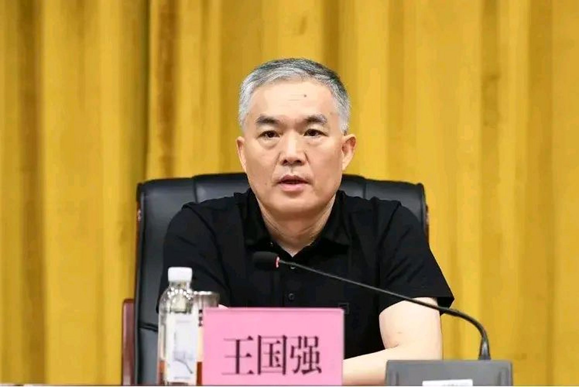 周劼描述的高中同学爸爸,江西省赣粤高速董事长王国强,年薪77万,其称