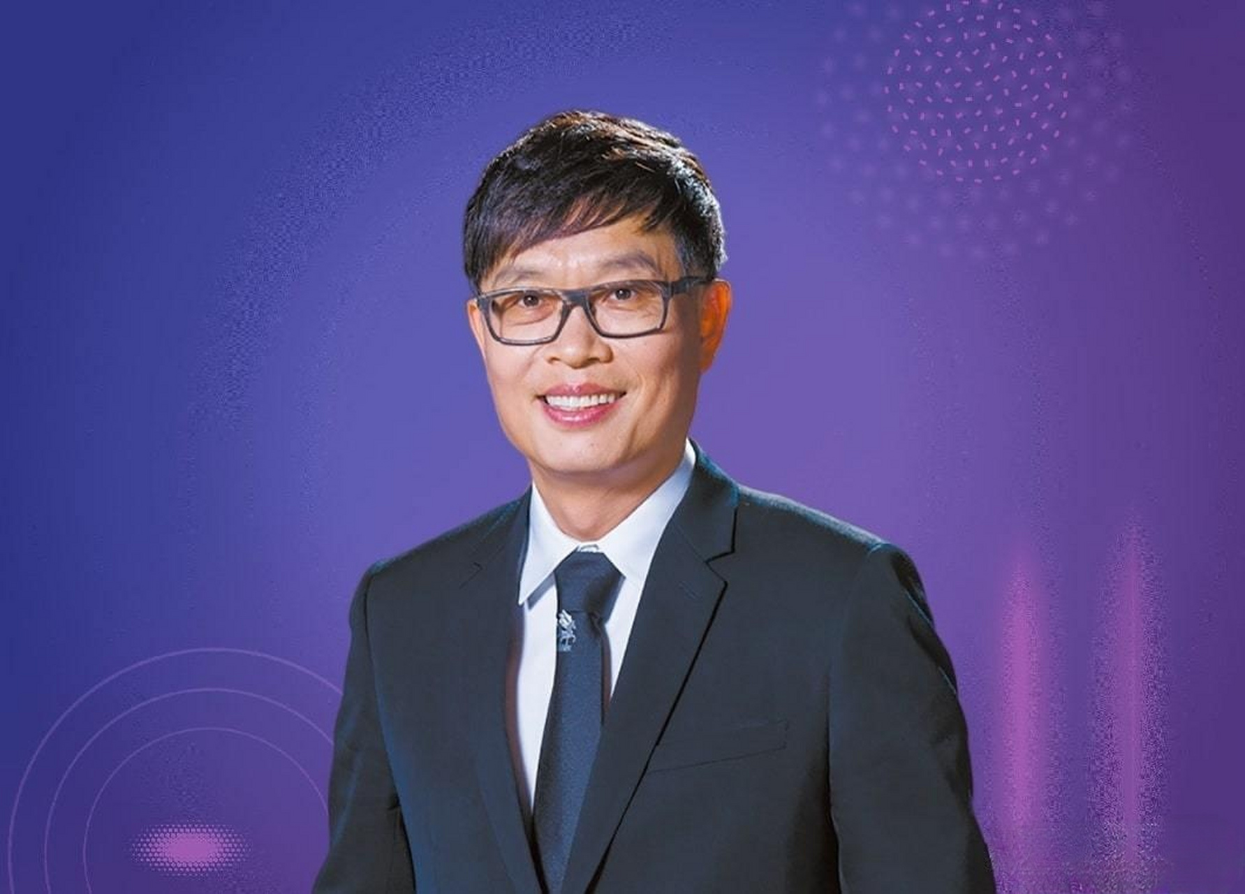 安徽省铜陵市最新首富揭晓: 方洪波,1967年生于铜陵枞阳,毕业于华东