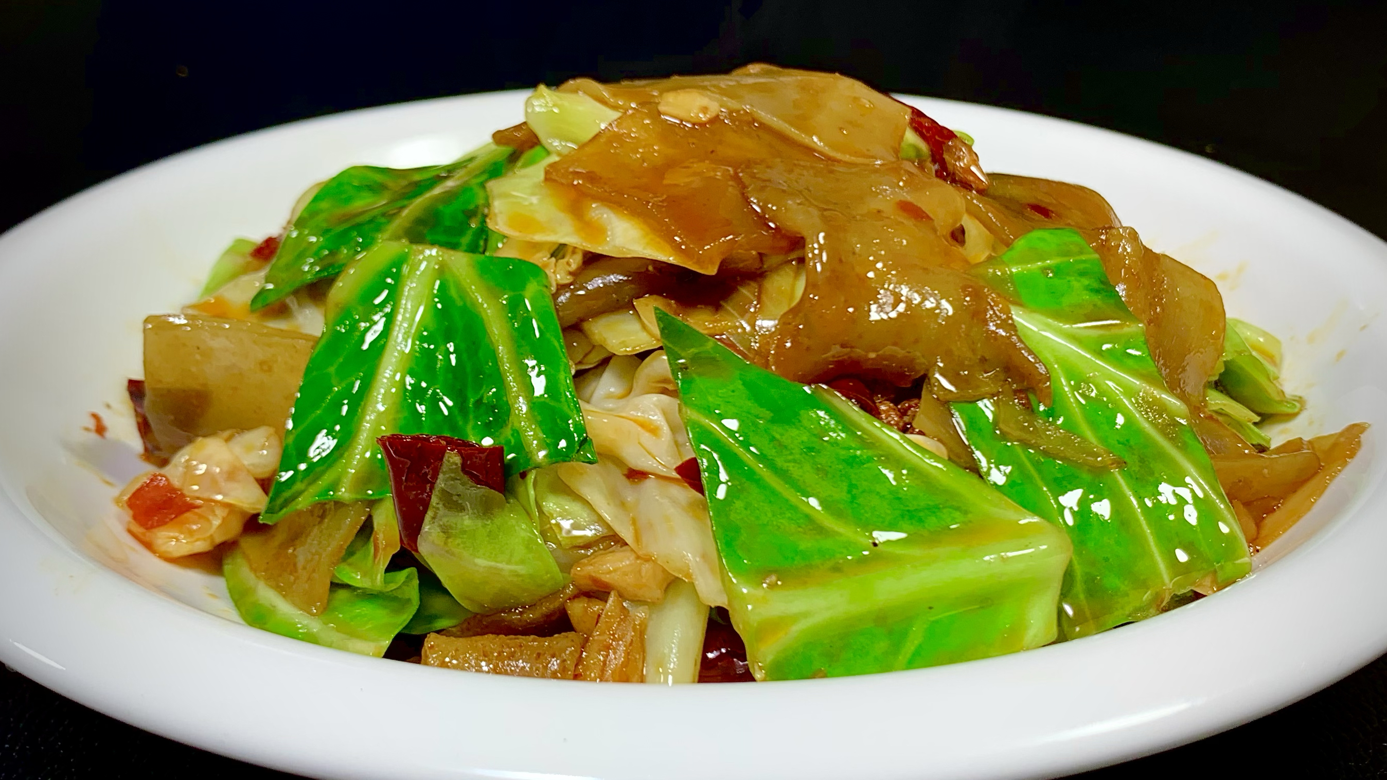 重庆总厨教你包菜炒粉皮的家常做法,不粘锅不成坨香辣开胃又下饭
