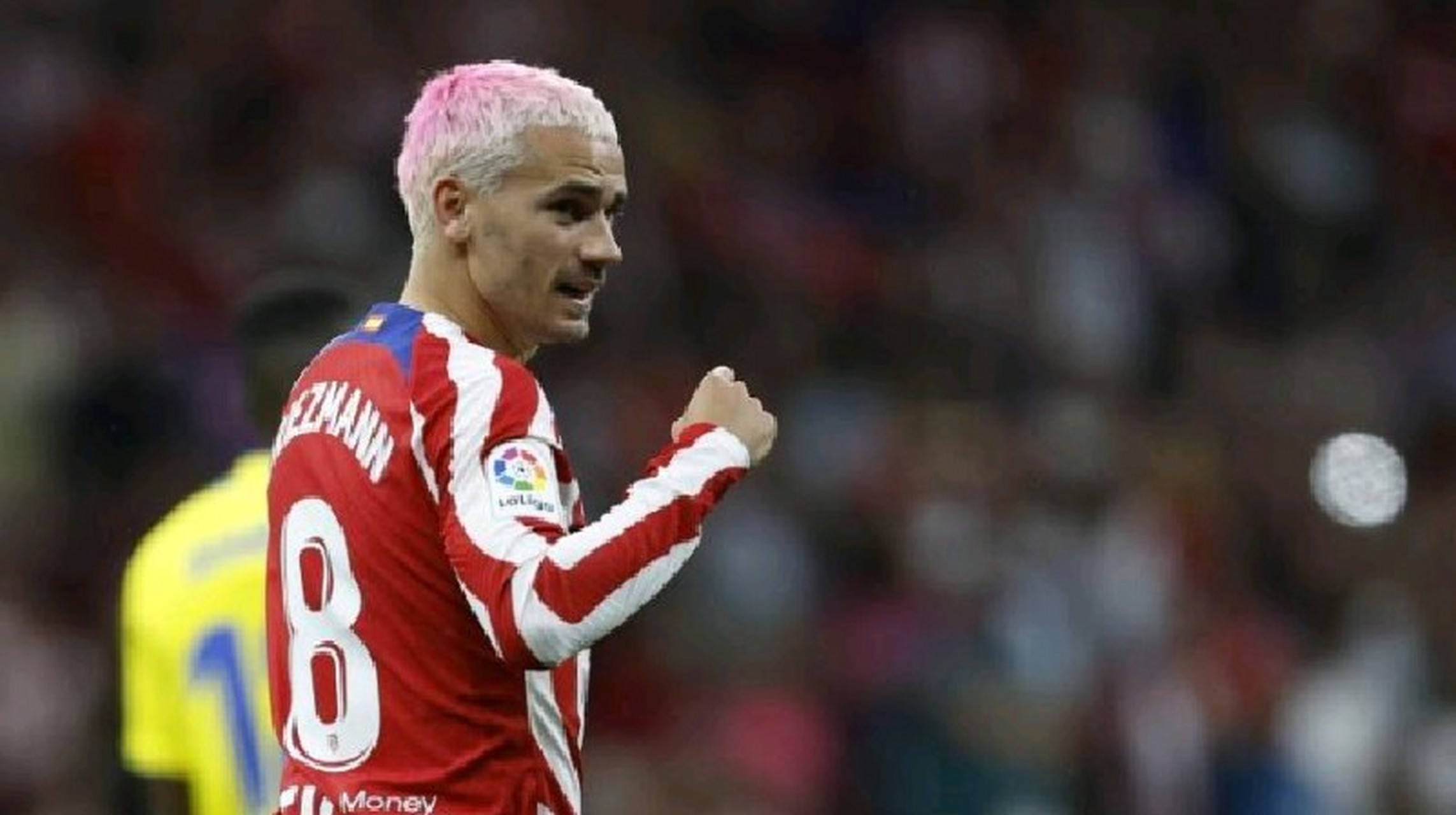 网友表示,赶快去和梅西一起踢球吧!