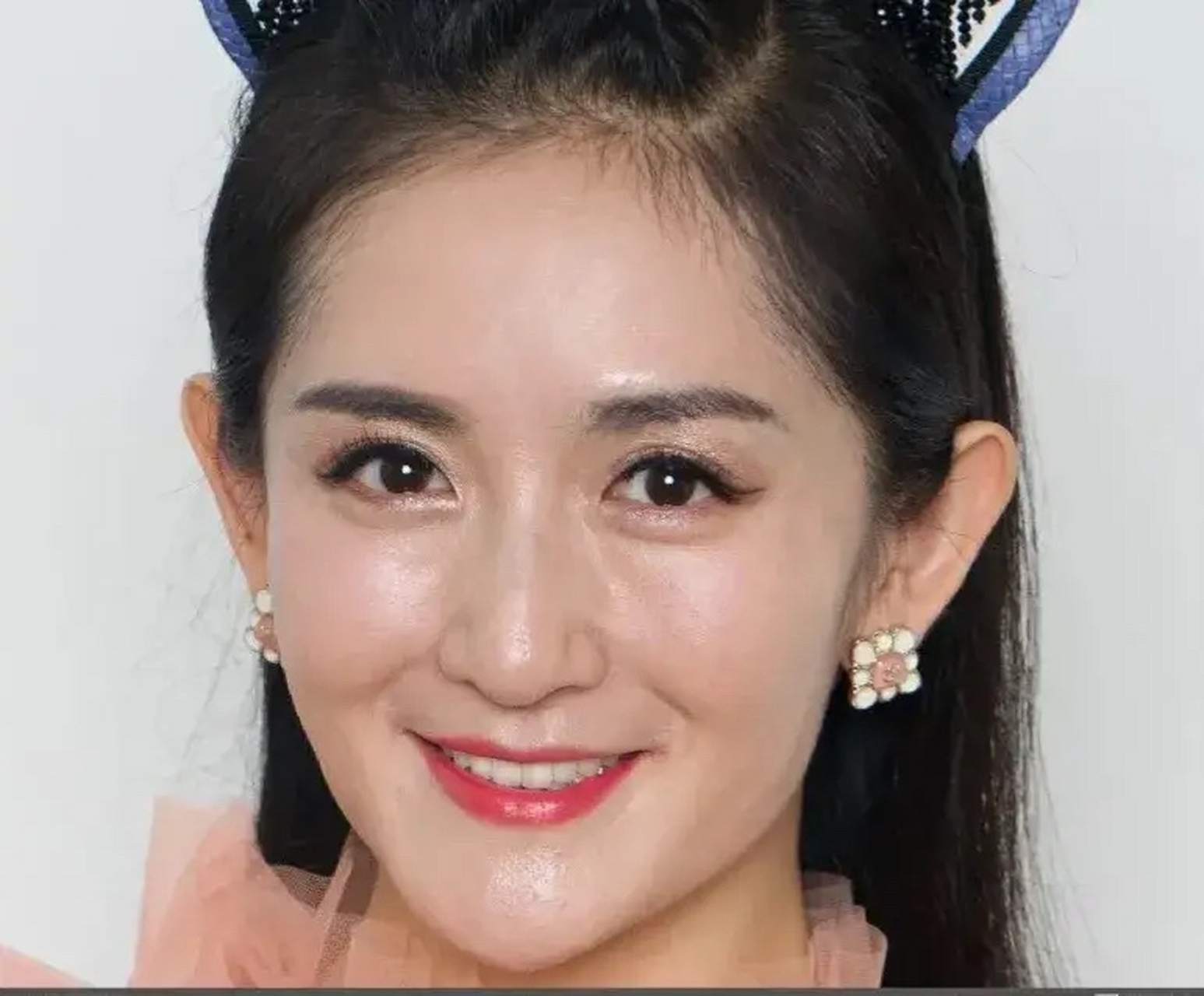 谢娜之前的生图看着挺阳光挺喜庆的,五官也不错,不知道为啥她在浪姐4