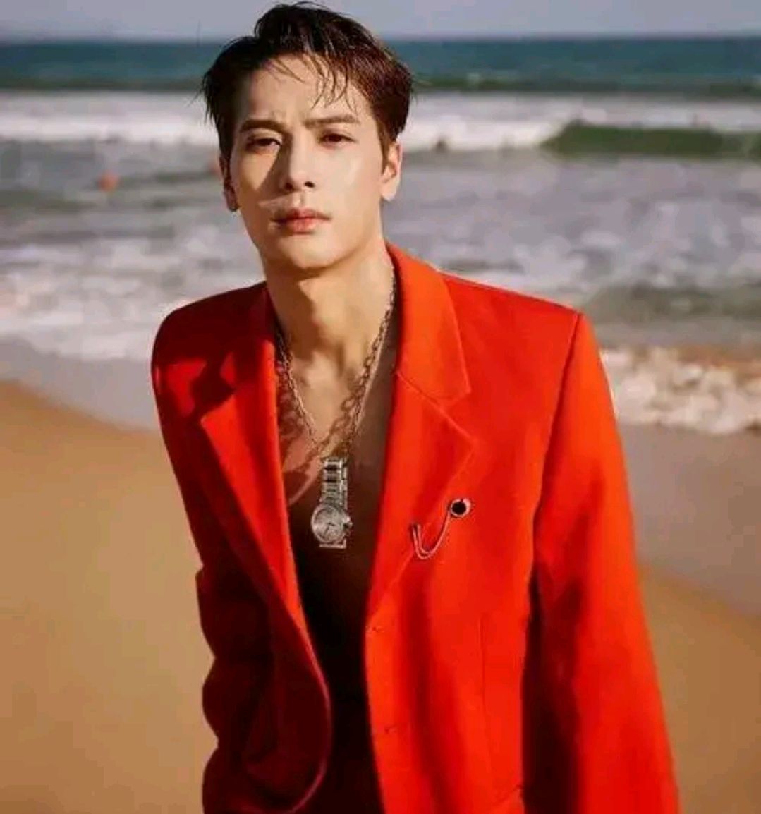 这些男明星穿红衣服哪个更帅