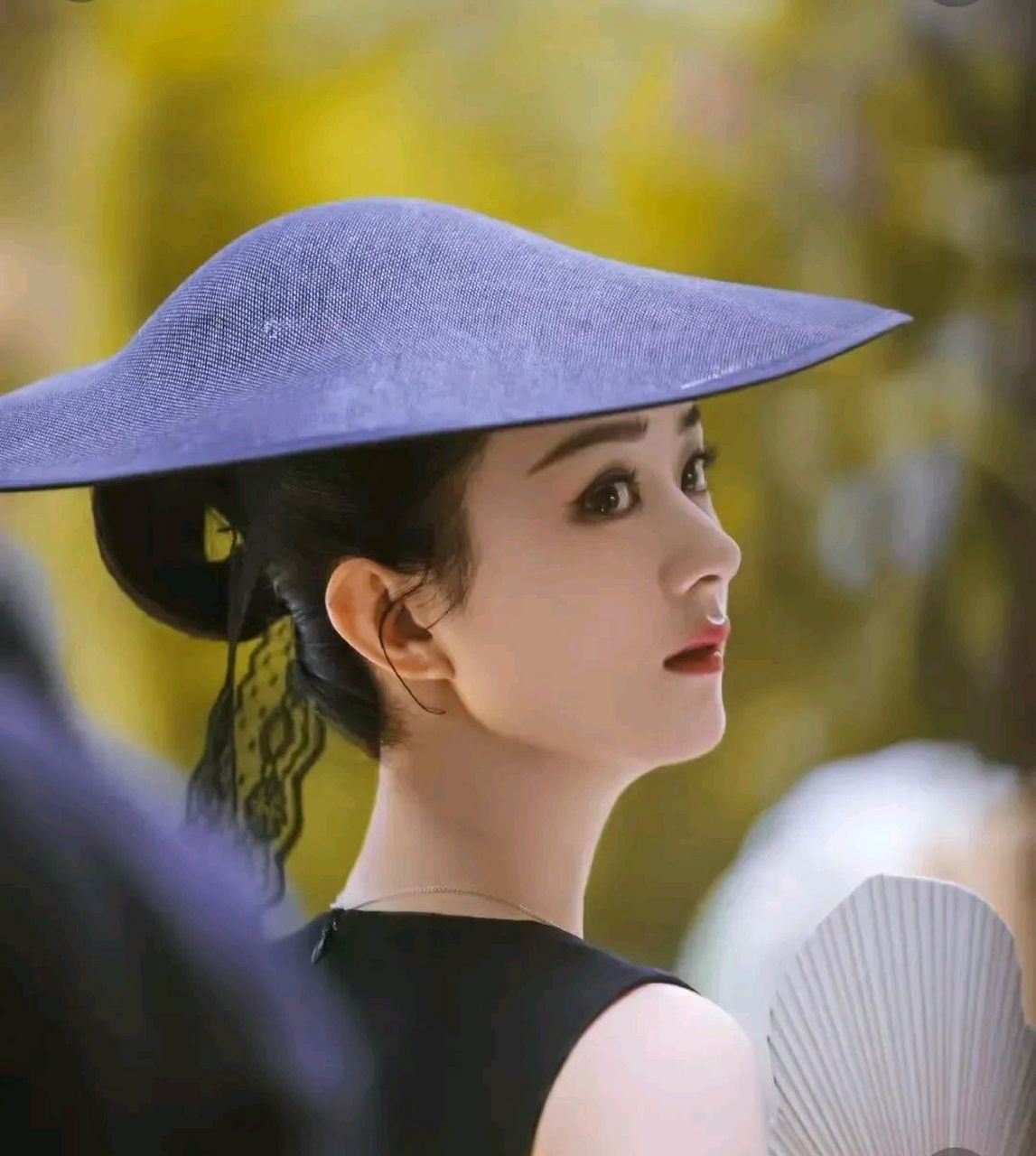 赵丽颖写意国风大片,[玫瑰][玫瑰][玫瑰]颖宝一走上桥.