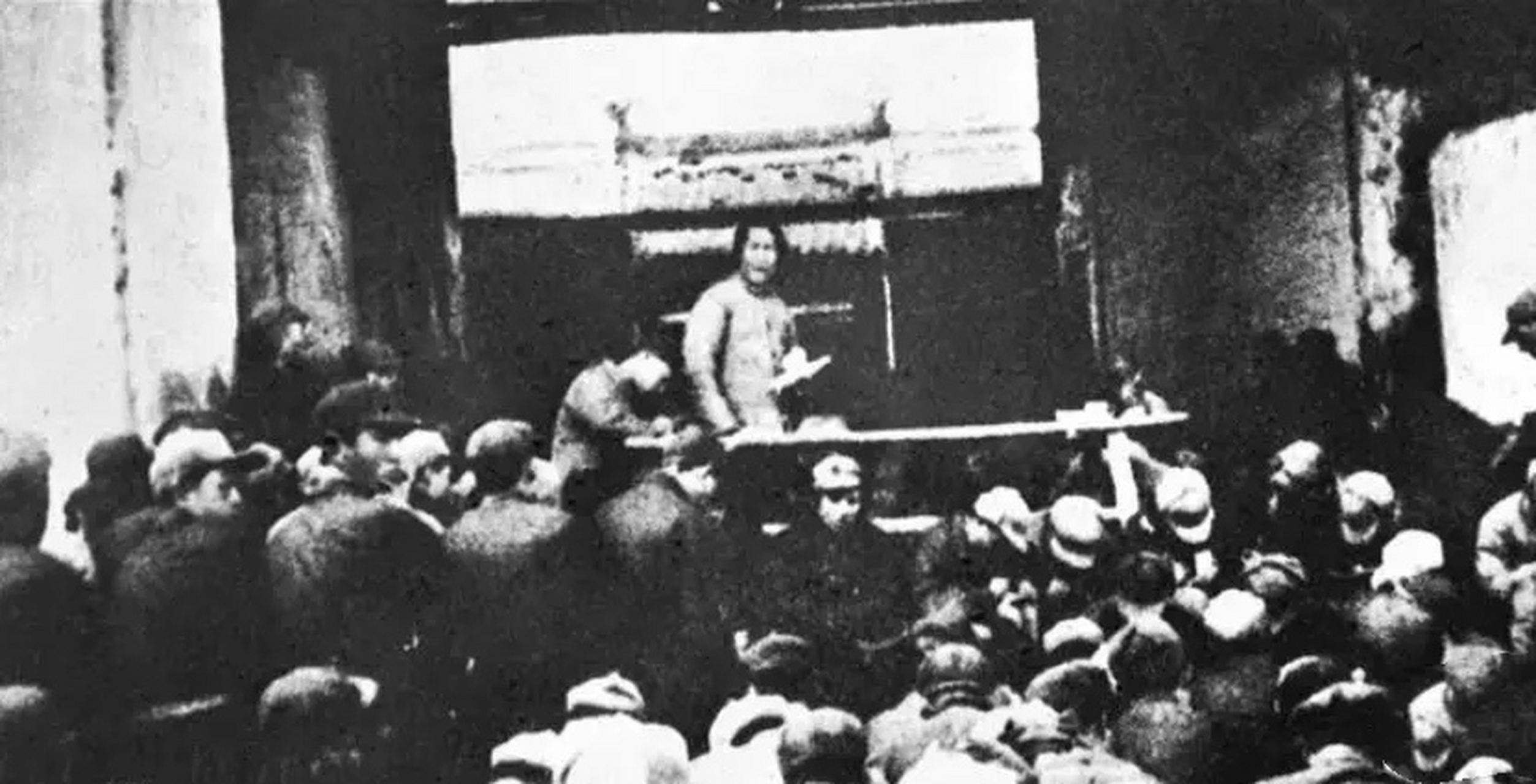 在瓦窑堡会议后再一次作报告  1935年12月27日在陕北瓦窑堡  这是遵义