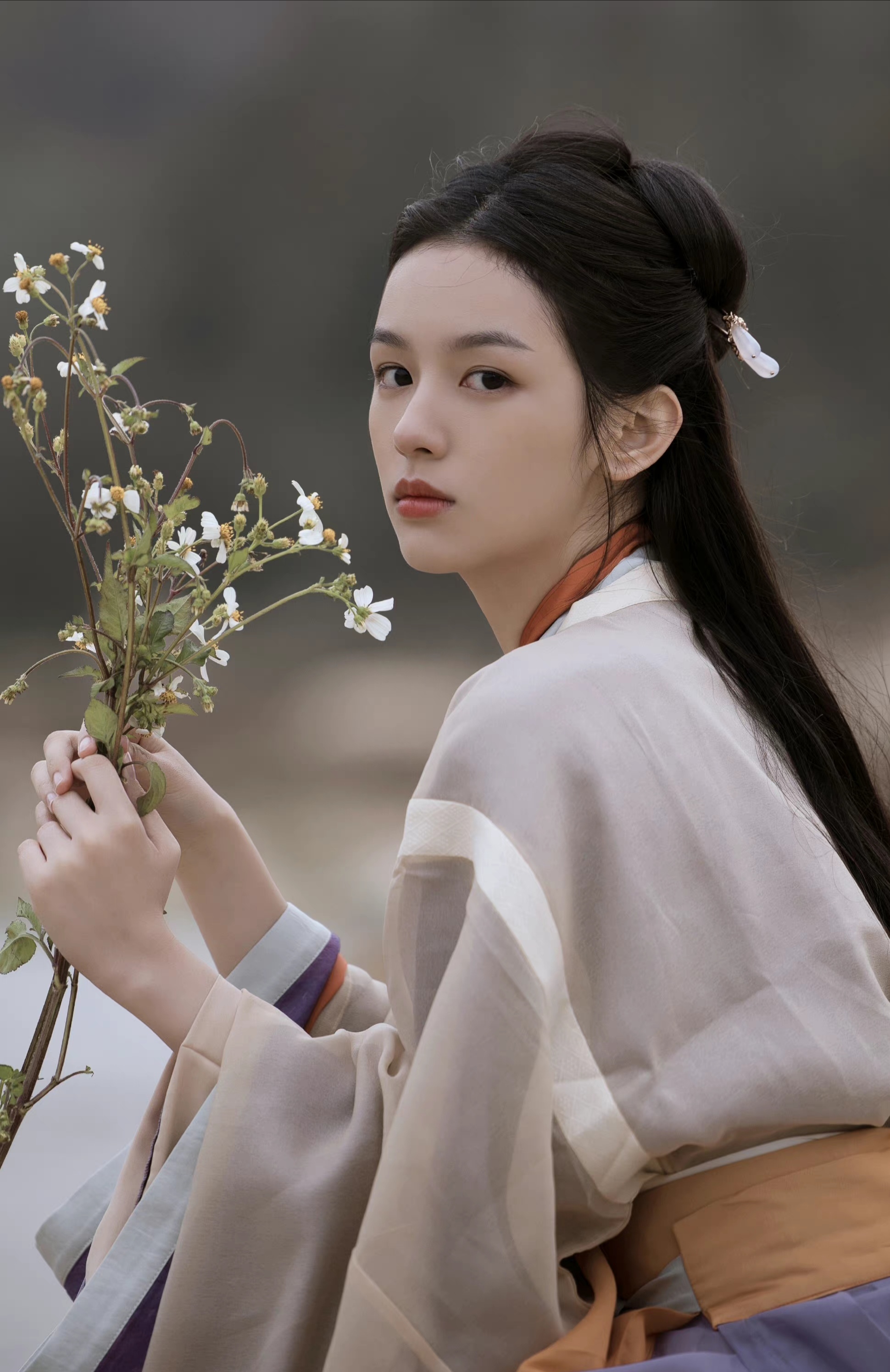 周也古装写真:端庄甜美,温柔恬静