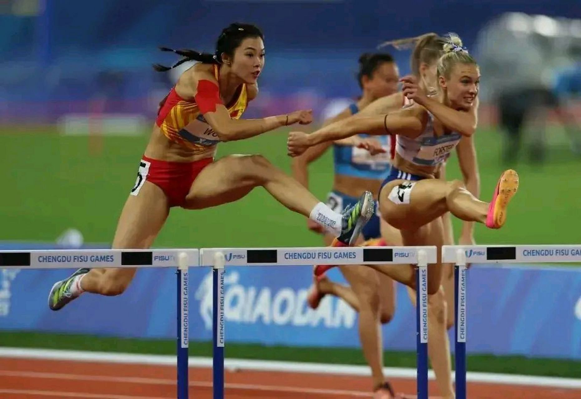 前几天大运会上,跨栏运动员吴艳妮胳膊纹身问题引起大家热议!