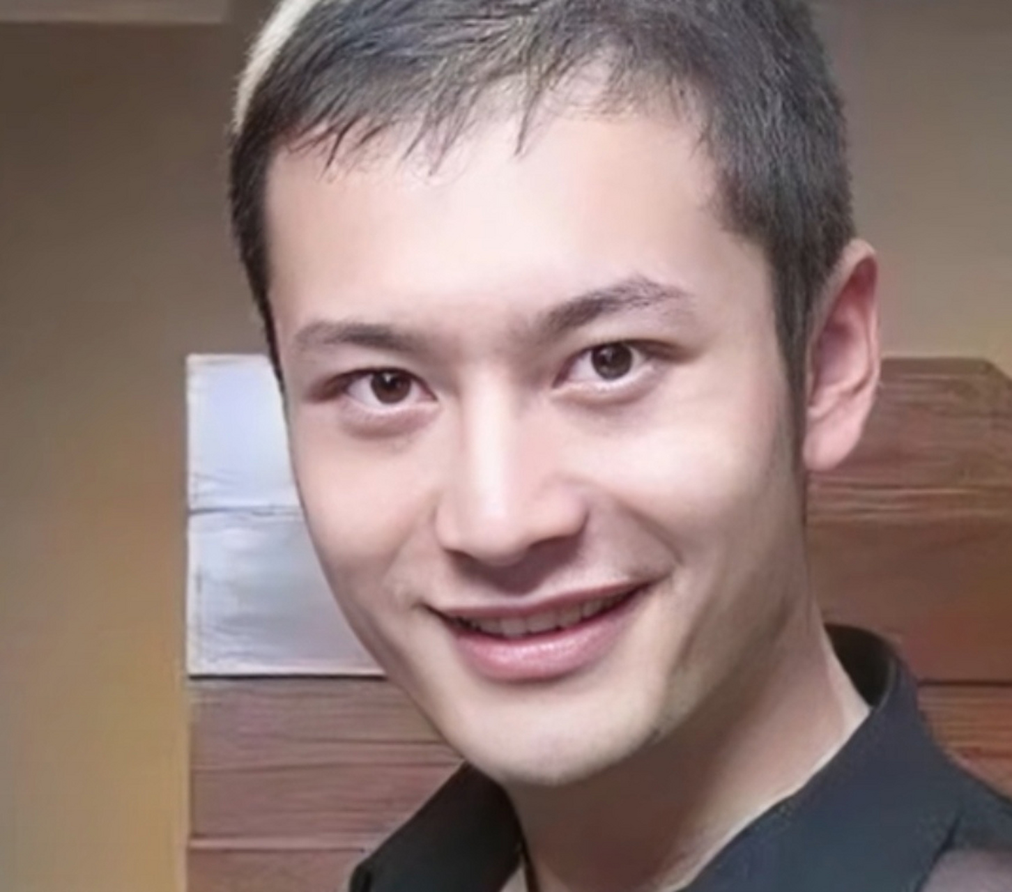 早期黄晓明头发又稀又少,后来怎么头变那么浓密了
