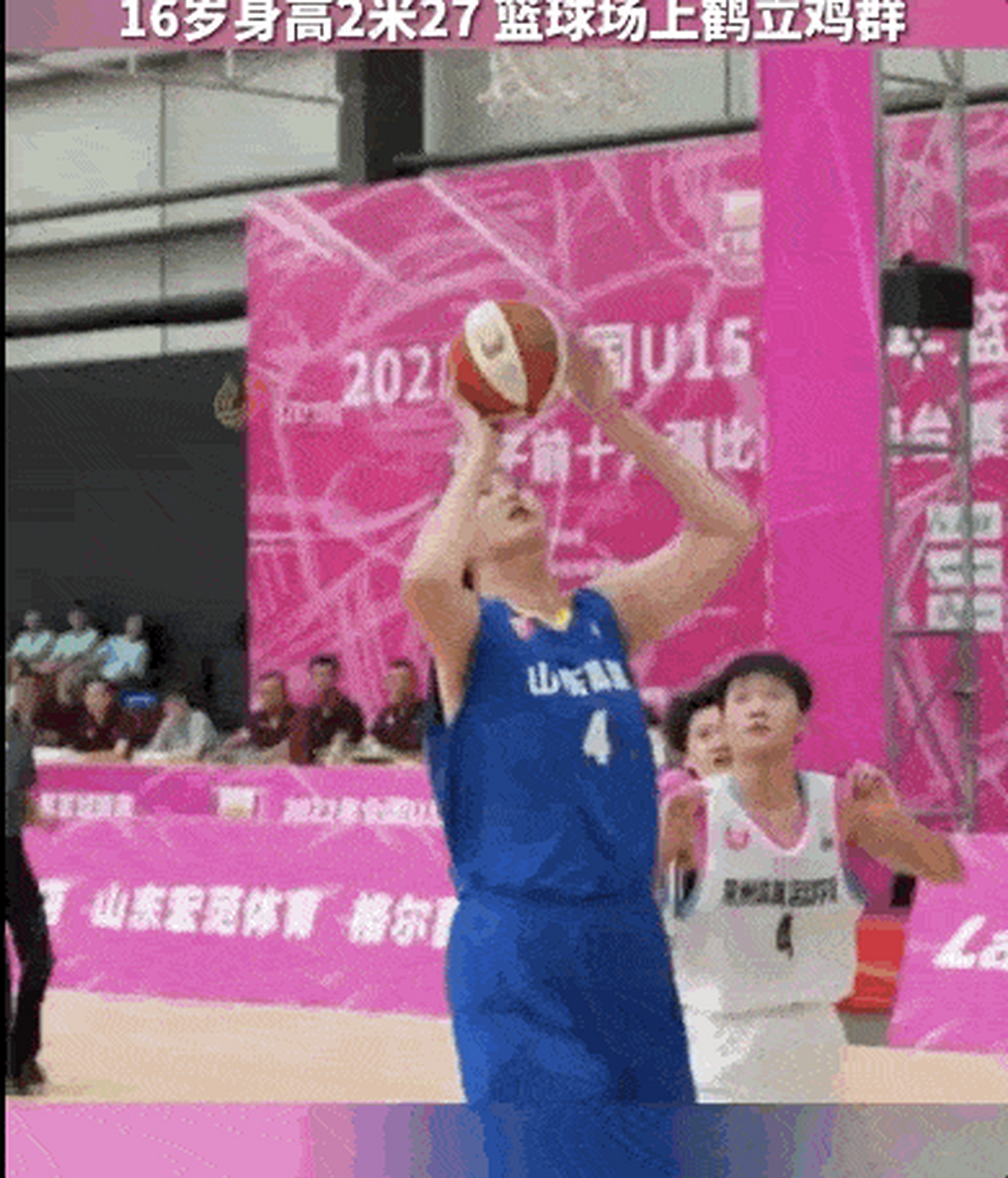 山东16岁姑娘张子宇身高2米27,比姚明2米26还要高一点,身高优势显著