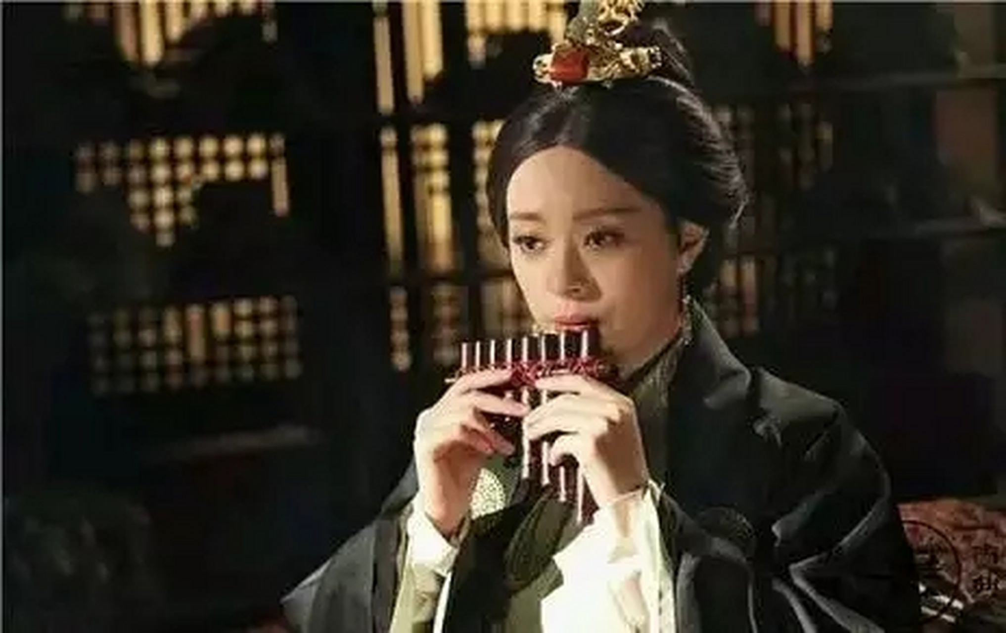 "参差不齐" 拼音:cēn cī bù qí 释义 参差:长短,高低,大小不一致.