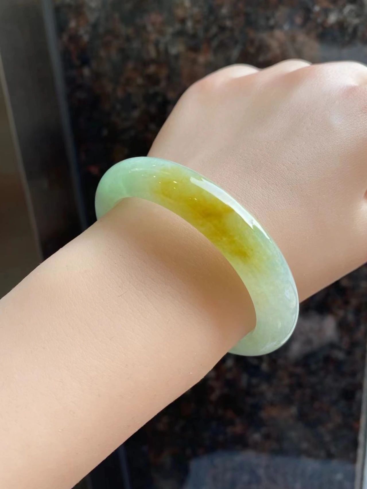 黄加绿翡翠手镯