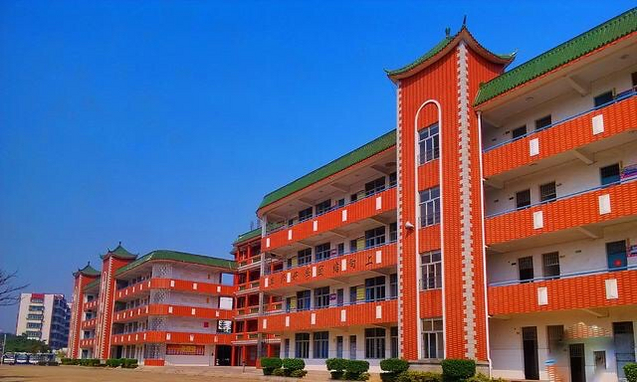 惠安广海中学是一所位于福建的民办初级中学,成立于2001年.