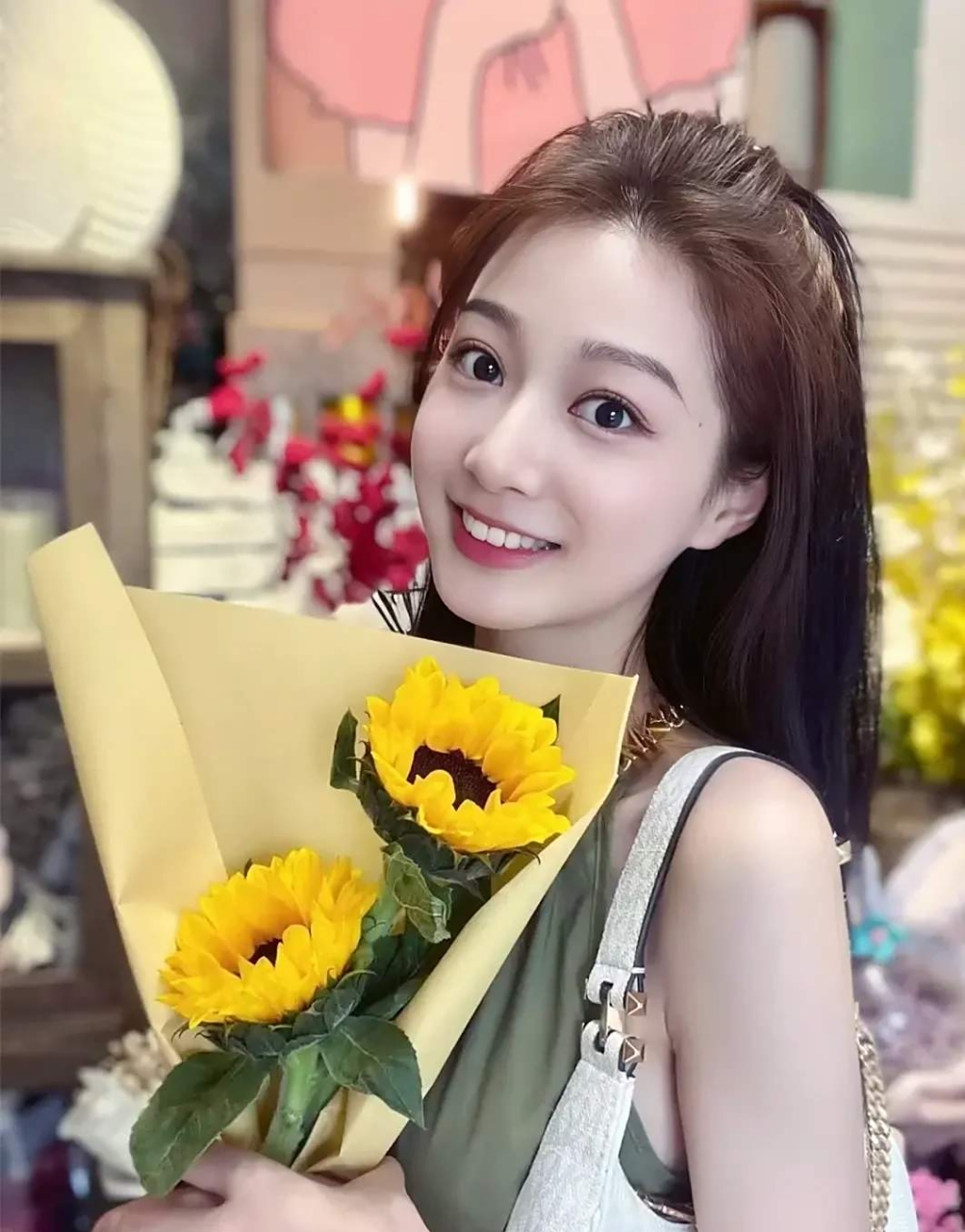 追风美少女,冯琳!#明星生图大赏# #我们都爱聊八卦# #娱乐