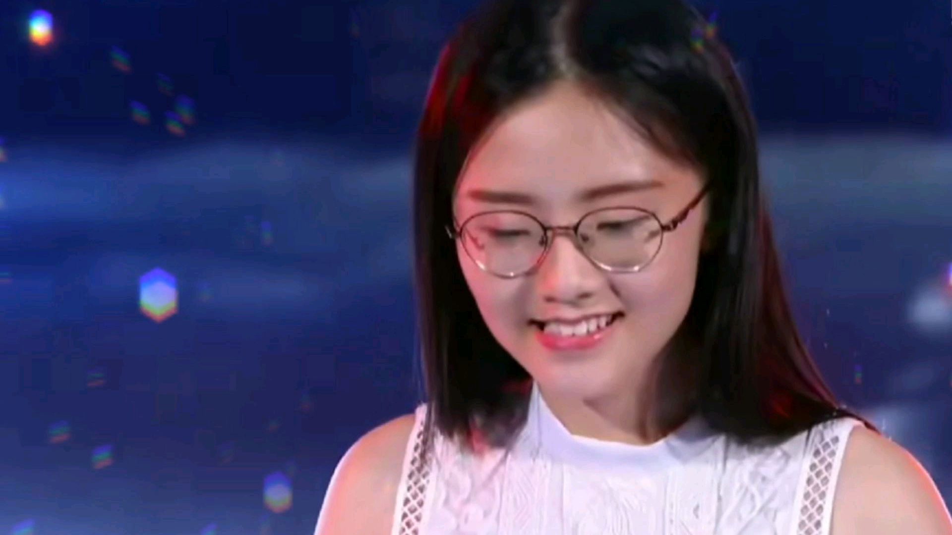 (大鱼)MV周深、郭沁深情演唱画面唯美