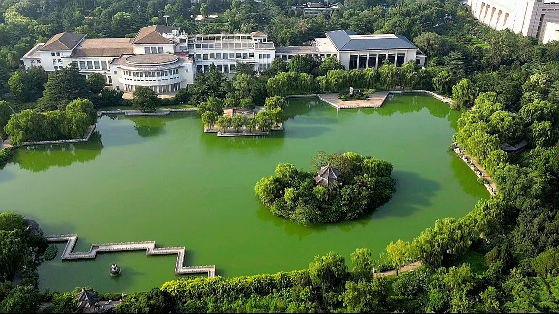 济南南郊宾馆,上帝视角,一场盛大无悔的记忆,俯瞰整个济南的一片绿色