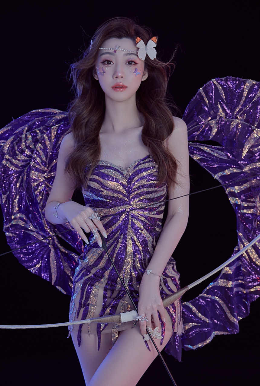 被浙江卫视主持人"费沁雯"惊艳到了!性感又妩媚的造型,美得让人赏心悦