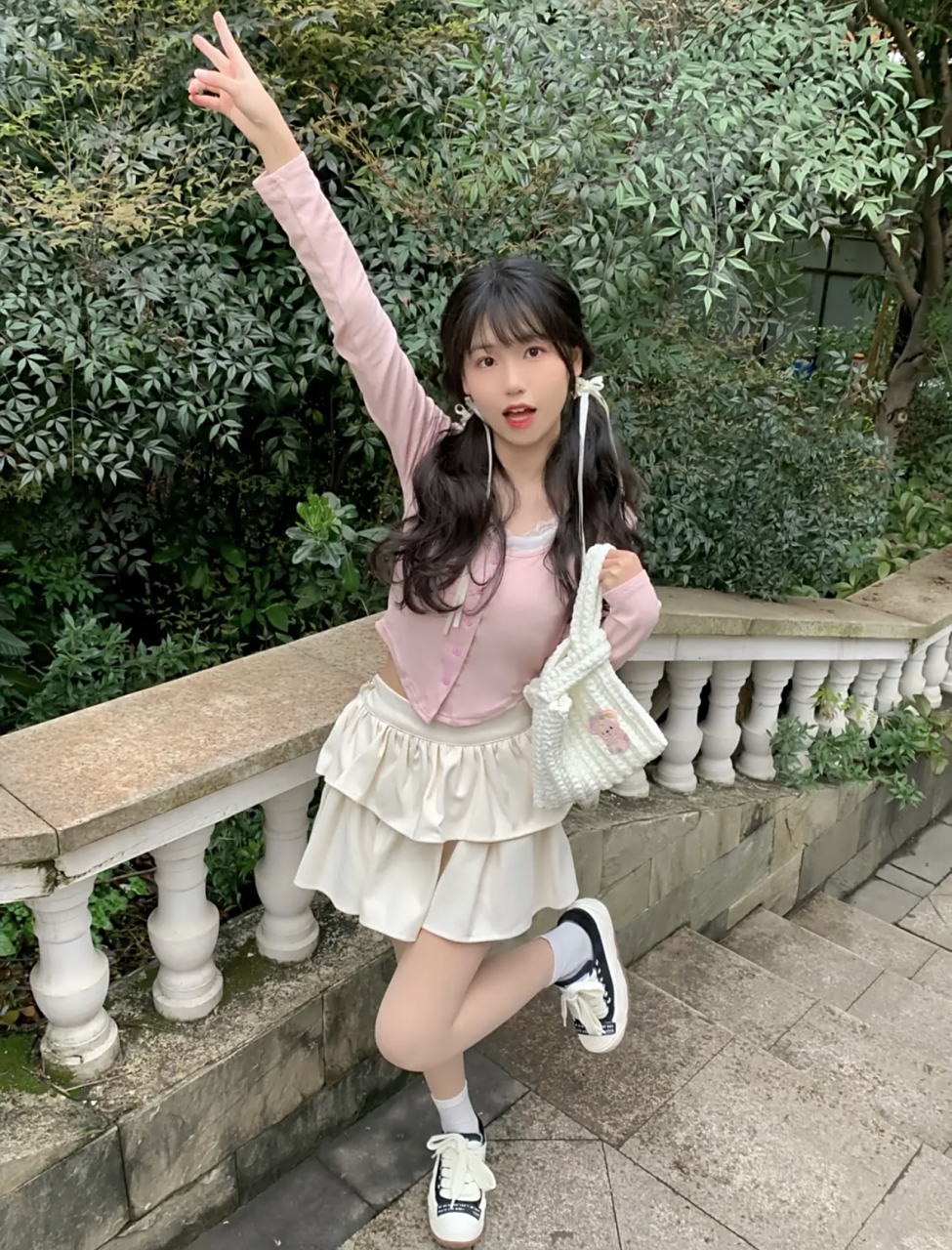 芭蕾风穿搭的火辣小甜妹