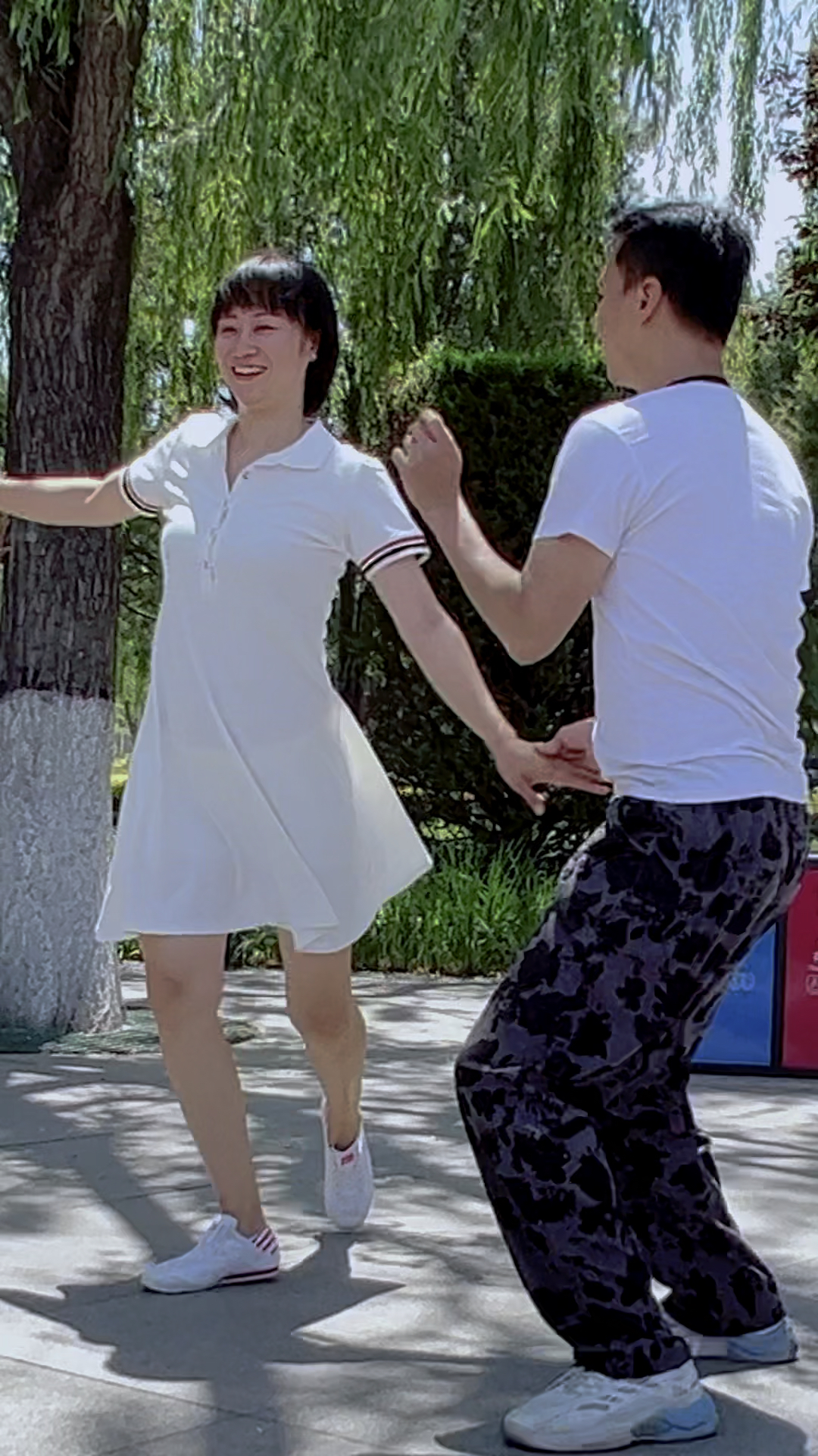 唐山最火滨芳兄妹