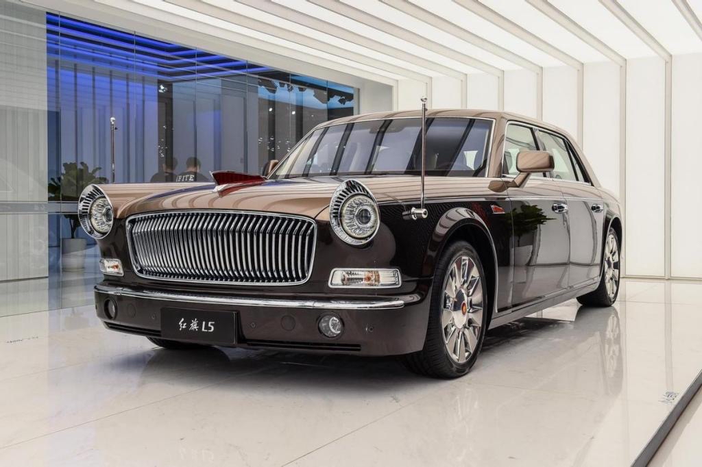国产豪车"天花板"红旗l5,不仅是代步工具,更是身份的象征!