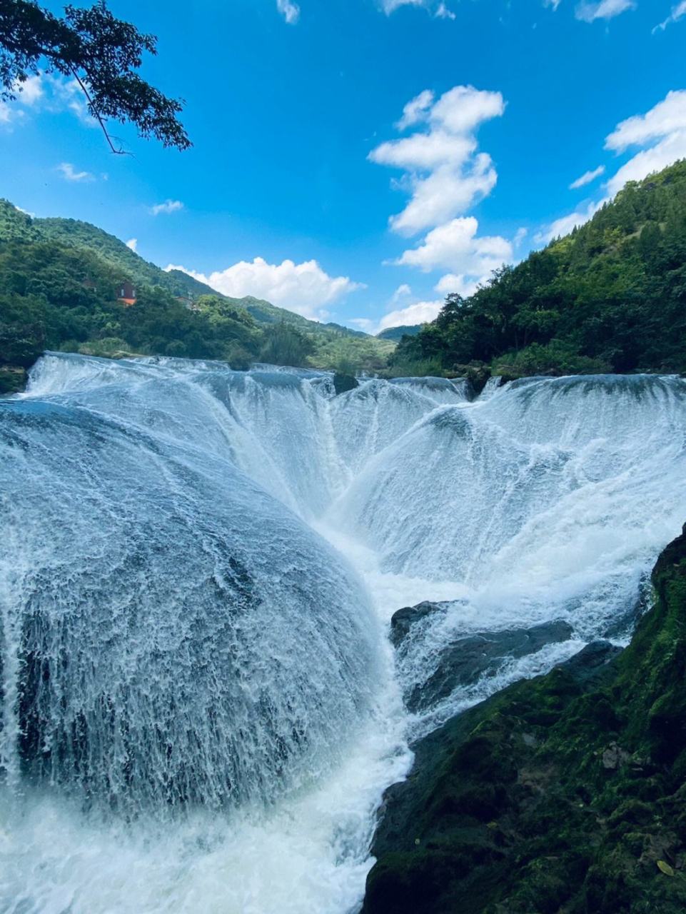 黄果树瀑布,中国最大的瀑布,也是世界著名大瀑布之一,以其雄伟壮观的