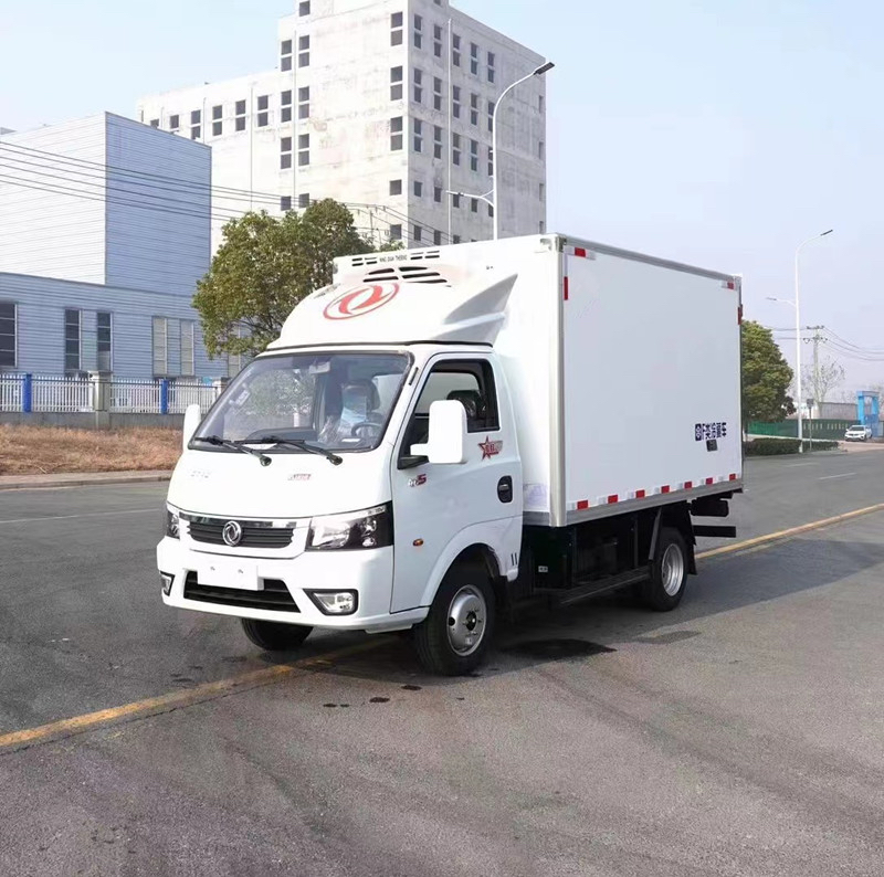 3.7米东风途逸t5汽油/柴油冷藏车