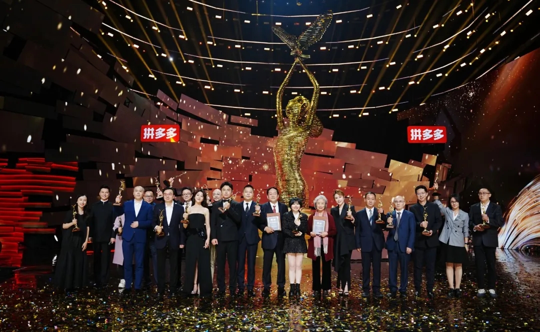 第31届电视金鹰奖开闭幕式晚会4位主持人,除了朱迅都是照着稿子念