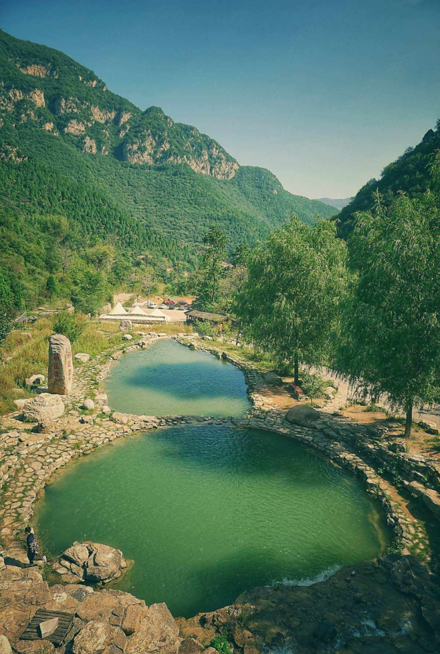 云丘山坐落在山西南部临汾市乡宁县,是国家级的5a旅游风景区.