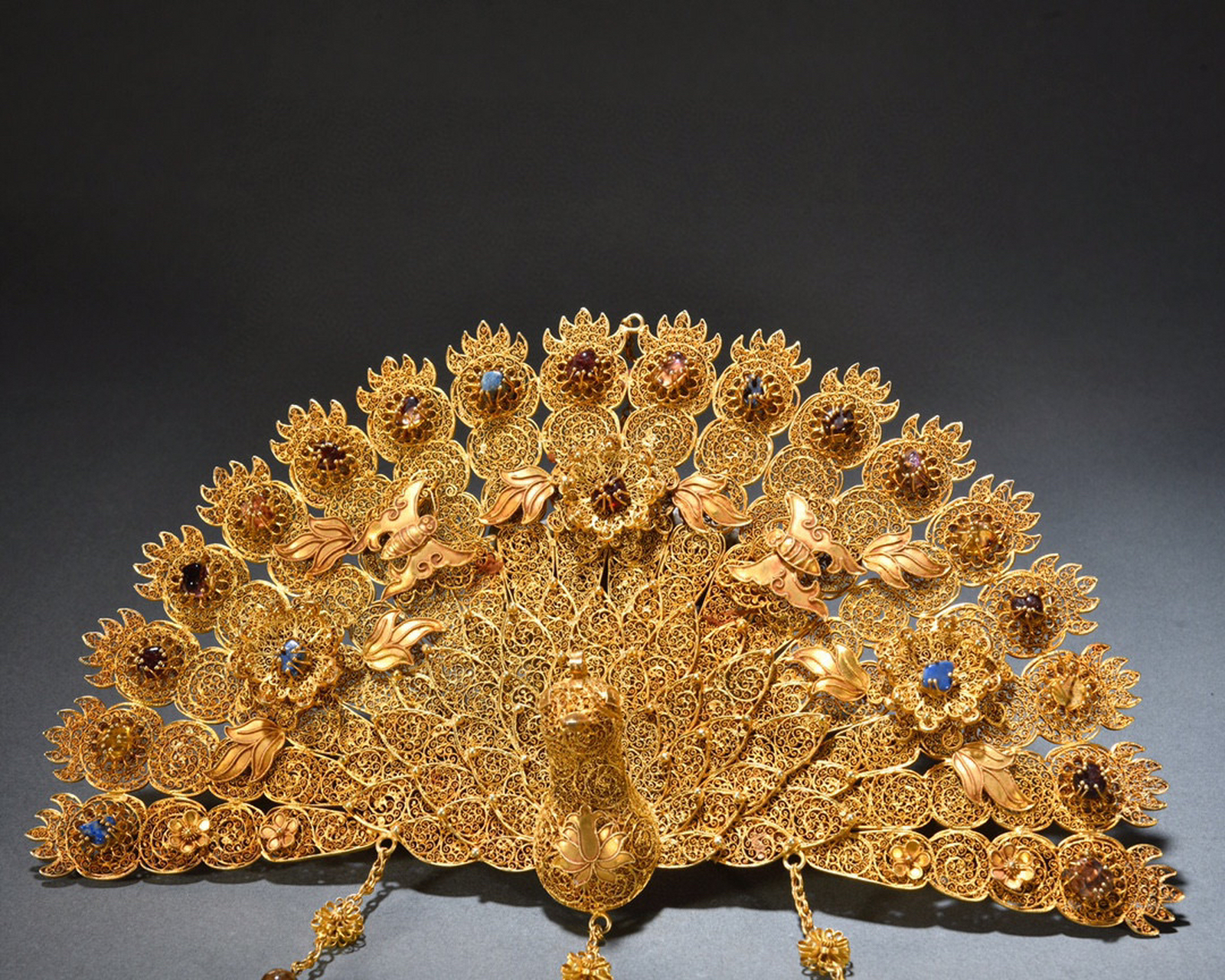 回流·纯银鎏金孔雀扇 规格:长32cm  宽29.5cm 重430g