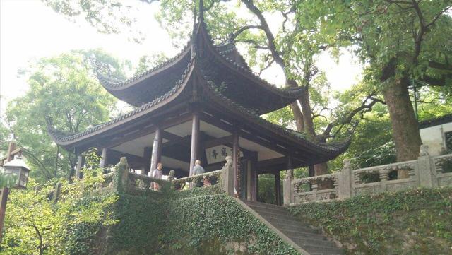 西湖三怪之孤山不孤