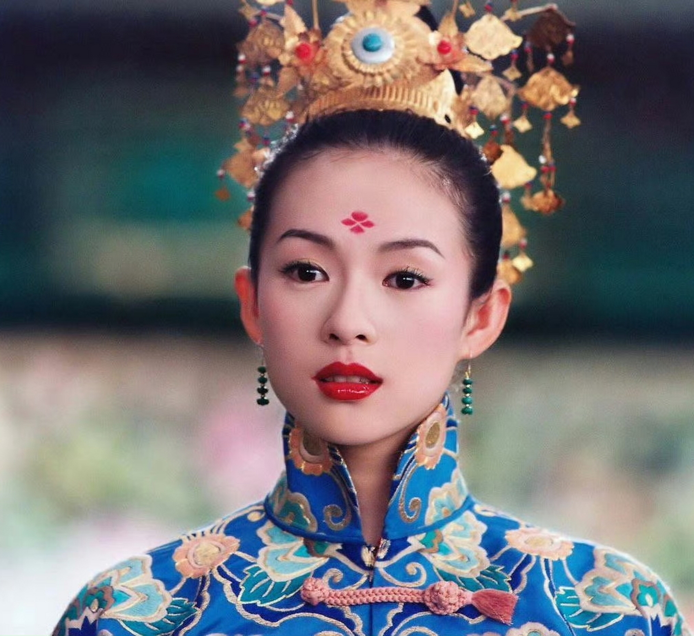 《十面埋伏》里的章子怡 每一个造型 脸上都洋溢着倔强 这样的章子怡