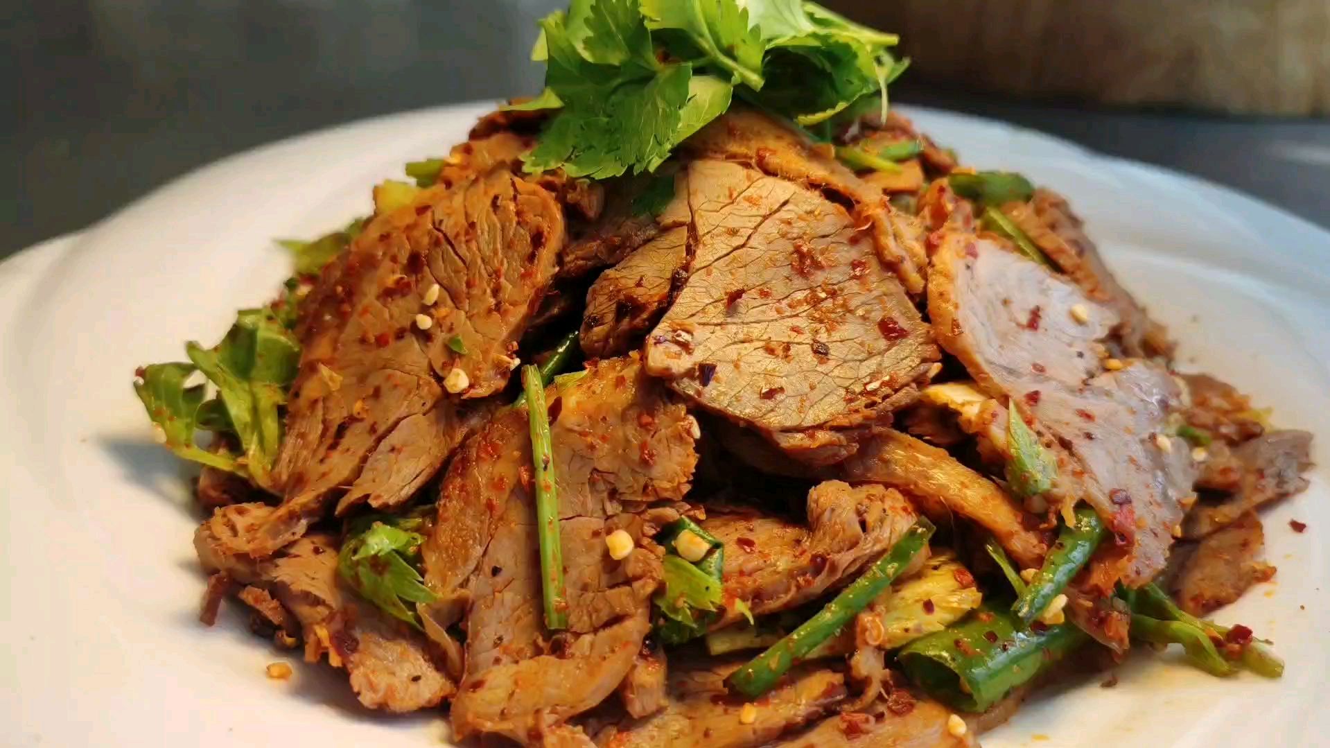 厨师教你做道川味凉菜,干拌牛肉,白卤是基调,麻辣是灵魂和精髓