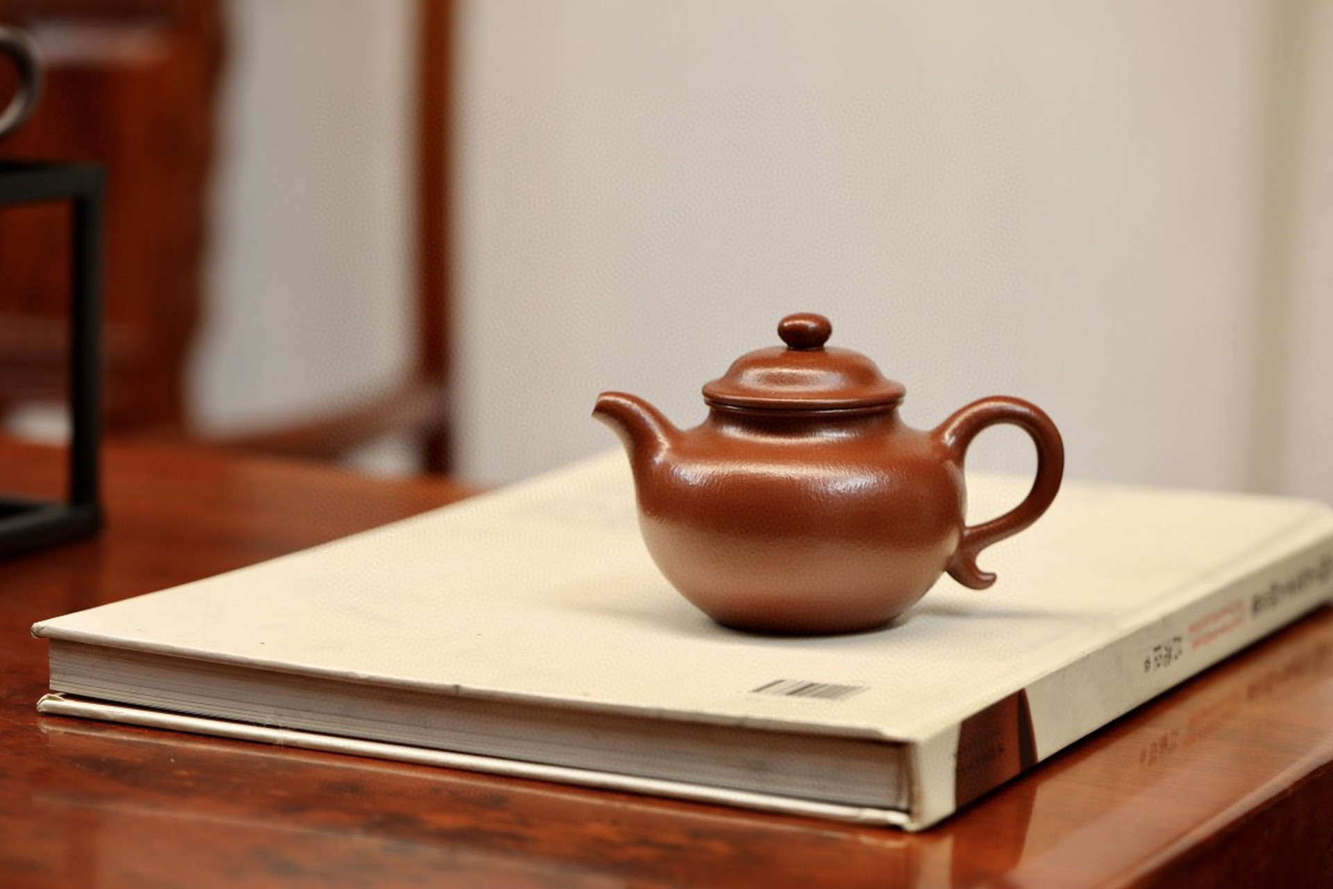 大亨莲子|优质朱泥|220cc|全手  圆润的壶身,斗笠似的壶盖,珠钮线条